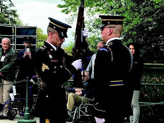 5 Arlington Cemetary guards